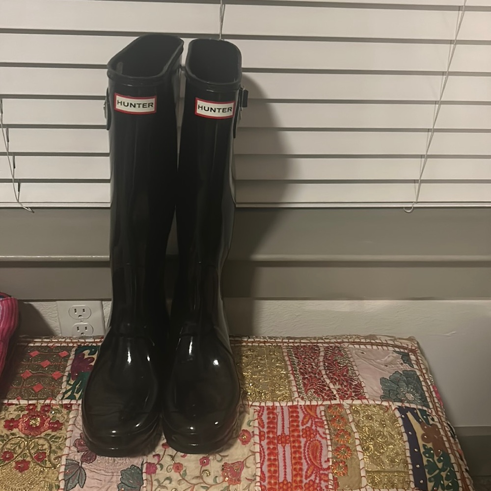 Glossy hunter rainboots